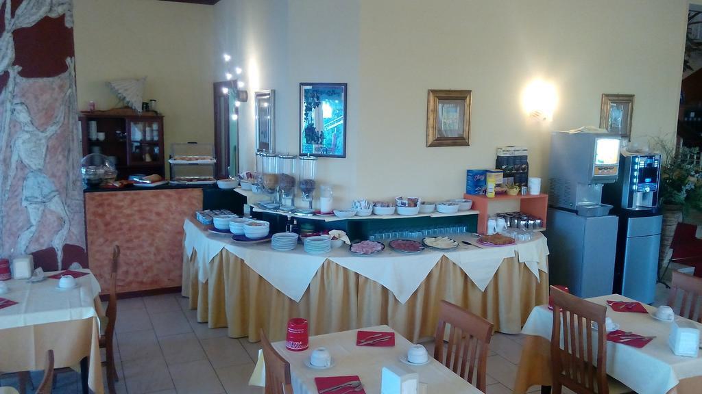 Hotel Astoria Lido Sirmione Exteriör bild
