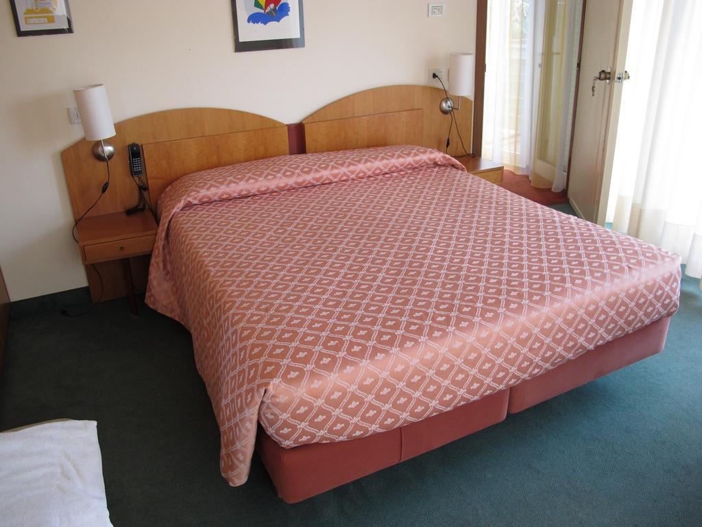 Hotel Astoria Lido Sirmione Rum bild