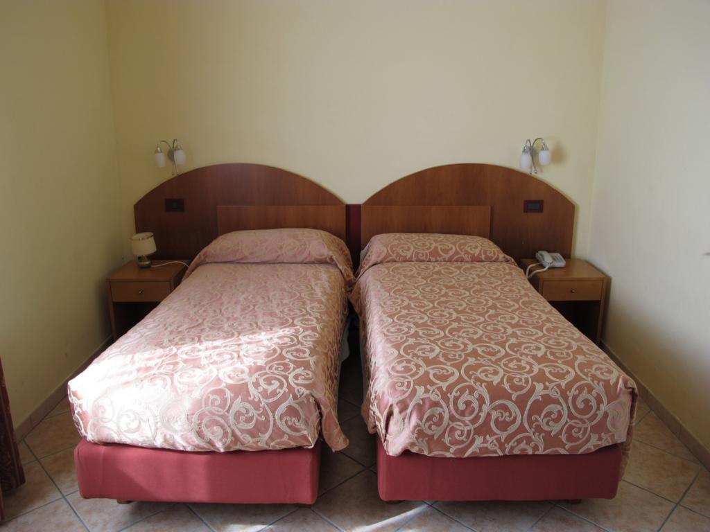 Hotel Astoria Lido Sirmione Rum bild