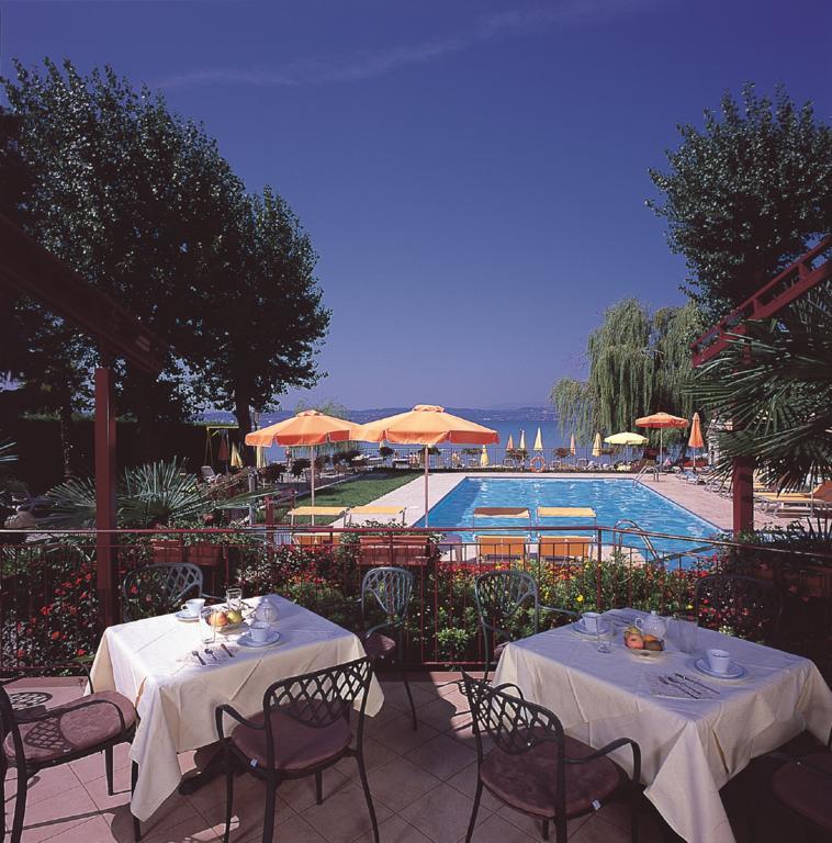 Hotel Astoria Lido Sirmione Exteriör bild