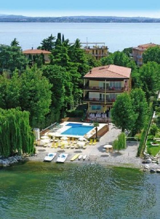 Hotel Astoria Lido Sirmione Exteriör bild